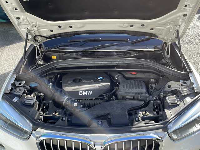 ＢＭＷ Ｘ１ sDrive 18i Xライン 大阪府 2017(平29)年 3万km パール 純正ナビ（CD/DVD/Bluetooth）/バックカメラ/ETC/衝突軽減ブレーキ/革巻きステアリング/スポーツモード/スマートキー/プッシュスタートボタン/USBジャック/12V電源/LEDヘッドライト/フォグランプ/前後コーナーセンサー/ルーフレール/純正18インチアルミホイール