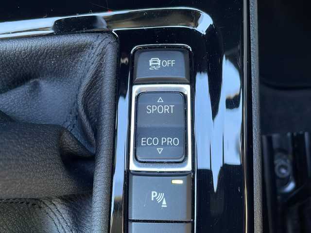 ＢＭＷ Ｘ１ sDrive 18i Xライン 大阪府 2017(平29)年 3万km パール 純正ナビ（CD/DVD/Bluetooth）/バックカメラ/ETC/衝突軽減ブレーキ/革巻きステアリング/スポーツモード/スマートキー/プッシュスタートボタン/USBジャック/12V電源/LEDヘッドライト/フォグランプ/前後コーナーセンサー/ルーフレール/純正18インチアルミホイール