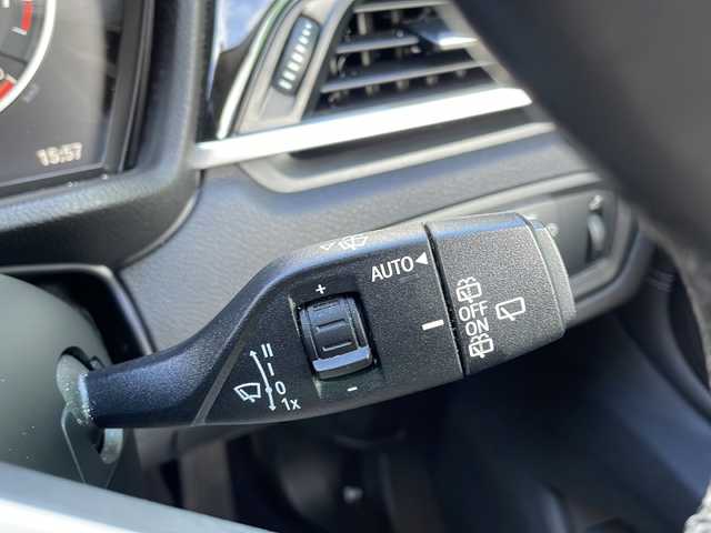 ＢＭＷ Ｘ１ sDrive 18i Xライン 大阪府 2017(平29)年 3万km パール 純正ナビ（CD/DVD/Bluetooth）/バックカメラ/ETC/衝突軽減ブレーキ/革巻きステアリング/スポーツモード/スマートキー/プッシュスタートボタン/USBジャック/12V電源/LEDヘッドライト/フォグランプ/前後コーナーセンサー/ルーフレール/純正18インチアルミホイール