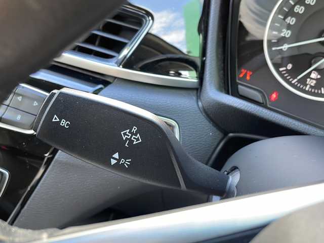 ＢＭＷ Ｘ１ sDrive 18i Xライン 大阪府 2017(平29)年 3万km パール 純正ナビ（CD/DVD/Bluetooth）/バックカメラ/ETC/衝突軽減ブレーキ/革巻きステアリング/スポーツモード/スマートキー/プッシュスタートボタン/USBジャック/12V電源/LEDヘッドライト/フォグランプ/前後コーナーセンサー/ルーフレール/純正18インチアルミホイール