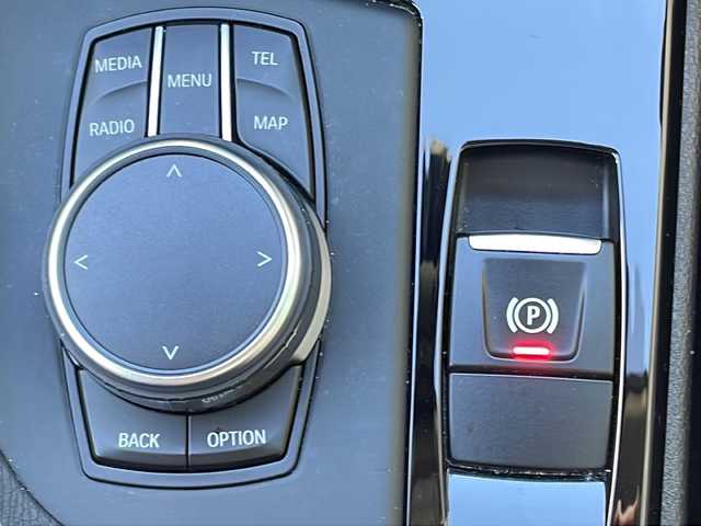 ＢＭＷ Ｘ１ sDrive 18i Xライン 大阪府 2017(平29)年 3万km パール 純正ナビ（CD/DVD/Bluetooth）/バックカメラ/ETC/衝突軽減ブレーキ/革巻きステアリング/スポーツモード/スマートキー/プッシュスタートボタン/USBジャック/12V電源/LEDヘッドライト/フォグランプ/前後コーナーセンサー/ルーフレール/純正18インチアルミホイール