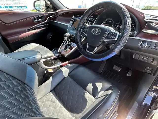 トヨタ ハリアー プレミアム 佐賀県 2015(平27)年 8.4万km スパークリングブラックパールクリスタルシャイン ワンオーナー/純正9インチナビゲーション/・AM/FM/CD/DVD/BT/フルセグTV/・バックカメラ/モデリスタエアロ（フロント/サイド/リヤ）/JBLプレミアムサウンドシステム/ハーフレザー/トヨタセーフティーパッケージ/・プリクラッシュセーフティ/・レーントレーシングサポート/・レーダークルーズコントロール/・レーンディパーチャーアラート/・オートマッチックハイビーム/・ロードサインアシスト/・先行車発進アラーム/・ドライバー異常時対応/・プロアクティブドライビングアシスト/・緊急時操舵支援/・フロントクロストラフィックアラート/・レーンチェンジアシスト/オートライト/純正18インチアルミホイール/前方ドライブレコーダー/プッシュスタート/アイドリングストップ/純正フロアマット/電格ウィンカーミラー/ドアバイザー/新車保証書/取扱説明書