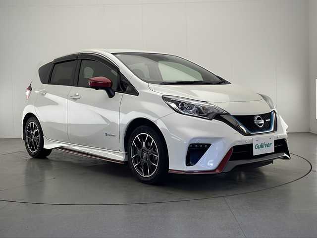 日産 ノート e－パワー ニスモ 宮崎県 2020(令2)年 2.6万km ブリリアントホワイトパール エマ―ジェンシーブレーキ/車線逸脱警報/オートマチックハイビーム/レーダークルーズコントロール/純正7インチSDナビ/フルセグTV/CD/DVD/Bluetooth/アラウンドビューモニター/LEDヘッドライト/純正16インチAW/ETC/スマートキー×2/保証書/取扱説明書/ナビ取扱説明書