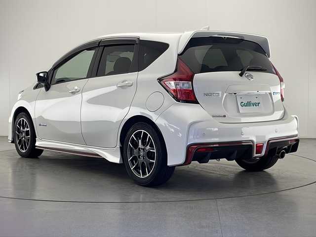 日産 ノート e－パワー ニスモ 宮崎県 2020(令2)年 2.6万km ブリリアントホワイトパール エマ―ジェンシーブレーキ/車線逸脱警報/オートマチックハイビーム/レーダークルーズコントロール/純正7インチSDナビ/フルセグTV/CD/DVD/Bluetooth/アラウンドビューモニター/LEDヘッドライト/純正16インチAW/ETC/スマートキー×2/保証書/取扱説明書/ナビ取扱説明書