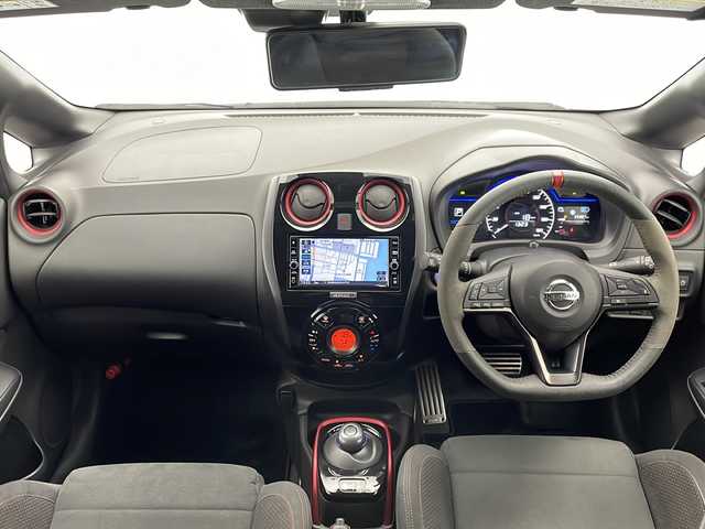 日産 ノート e－パワー ニスモ 宮崎県 2020(令2)年 2.6万km ブリリアントホワイトパール エマ―ジェンシーブレーキ/車線逸脱警報/オートマチックハイビーム/レーダークルーズコントロール/純正7インチSDナビ/フルセグTV/CD/DVD/Bluetooth/アラウンドビューモニター/LEDヘッドライト/純正16インチAW/ETC/スマートキー×2/保証書/取扱説明書/ナビ取扱説明書
