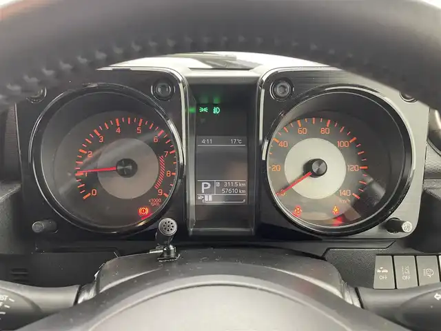 スズキ ジムニー XC 富山県 2020(令2)年 5.8万km シフォンアイボリーM 純正8型ナビ（AM/FM/DVD/BT/フルセグ）/バックカメラ/ドライブレコーダー/ETC/シートヒーター/衝突被害軽減システム/クルーズコントロール/レーンキープアシスト/横滑り防止装置/オートLEDライト/フォグライト/純正アルミホイール/純正フロアマット/革巻きステアリング/ステアリングスイッチ/スマートキー