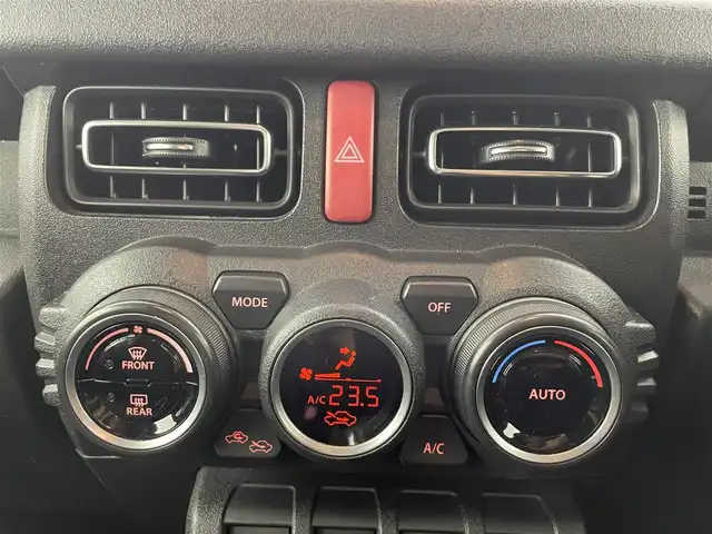 スズキ ジムニー XC 富山県 2020(令2)年 5.8万km シフォンアイボリーM 純正8型ナビ（AM/FM/DVD/BT/フルセグ）/バックカメラ/ドライブレコーダー/ETC/シートヒーター/衝突被害軽減システム/クルーズコントロール/レーンキープアシスト/横滑り防止装置/オートLEDライト/フォグライト/純正アルミホイール/純正フロアマット/革巻きステアリング/ステアリングスイッチ/スマートキー