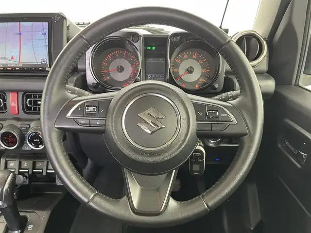 スズキ ジムニー XC 富山県 2020(令2)年 5.8万km シフォンアイボリーM 純正8型ナビ（AM/FM/DVD/BT/フルセグ）/バックカメラ/ドライブレコーダー/ETC/シートヒーター/衝突被害軽減システム/クルーズコントロール/レーンキープアシスト/横滑り防止装置/オートLEDライト/フォグライト/純正アルミホイール/純正フロアマット/革巻きステアリング/ステアリングスイッチ/スマートキー