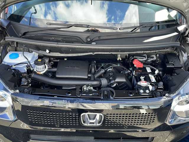 ホンダ Ｎ ＢＯＸ 山口県 2024(令6)年 0.6万km クリスタルブラックパール 純正8インチコネクトナビ/・フルセグテレビ/・Bluetooth接続オーディオ/・バックカメラ/ETC/ホンダセンシング/・衝突軽減ブレーキ/・踏み間違え衝突軽減システム/・急アクセル抑制機能/・路外逸脱抑制機能/・渋滞追従機能付きACC/・車線維持支援システム/・先行車発進お知らせ機能/・標識認識機能/・オートマチックハイビーム/・パーキングセンサーシステム/片側パワースライドドア/純正LEDヘッドライト/純正フロアマット/プッシュスタート/スマートキー/チップアップシート/保証書