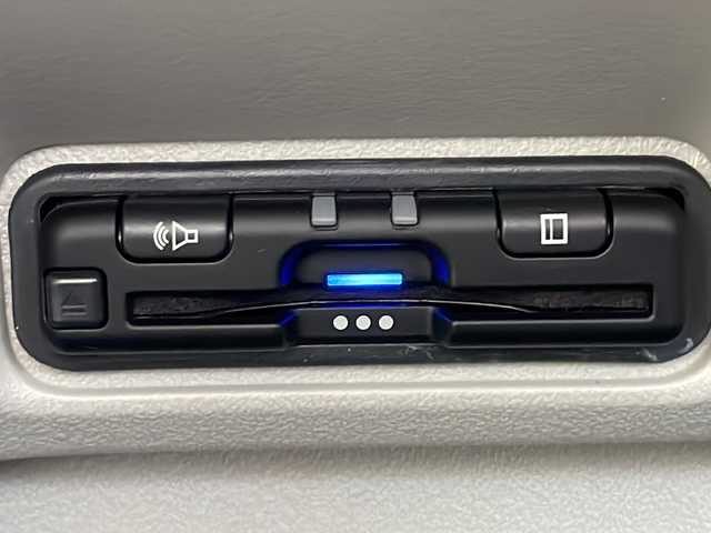 ホンダ Ｎ ＢＯＸ 山口県 2024(令6)年 0.6万km クリスタルブラックパール 純正8インチコネクトナビ/・フルセグテレビ/・Bluetooth接続オーディオ/・バックカメラ/ETC/ホンダセンシング/・衝突軽減ブレーキ/・踏み間違え衝突軽減システム/・急アクセル抑制機能/・路外逸脱抑制機能/・渋滞追従機能付きACC/・車線維持支援システム/・先行車発進お知らせ機能/・標識認識機能/・オートマチックハイビーム/・パーキングセンサーシステム/片側パワースライドドア/純正LEDヘッドライト/純正フロアマット/プッシュスタート/スマートキー/チップアップシート/保証書