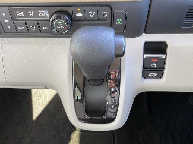 ホンダ Ｎ ＢＯＸ 山口県 2024(令6)年 0.6万km クリスタルブラックパール 純正8インチコネクトナビ/・フルセグテレビ/・Bluetooth接続オーディオ/・バックカメラ/ETC/ホンダセンシング/・衝突軽減ブレーキ/・踏み間違え衝突軽減システム/・急アクセル抑制機能/・路外逸脱抑制機能/・渋滞追従機能付きACC/・車線維持支援システム/・先行車発進お知らせ機能/・標識認識機能/・オートマチックハイビーム/・パーキングセンサーシステム/片側パワースライドドア/純正LEDヘッドライト/純正フロアマット/プッシュスタート/スマートキー/チップアップシート/保証書