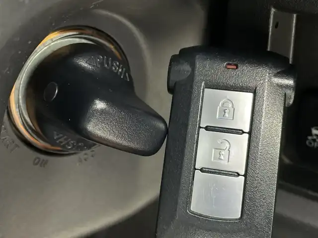 三菱 デリカＤ：５ D－Power package 新潟県 2017(平29)年 7.7万km ダイヤモンドブラックマイカ ヒッチメンバー/ディーラー純正メモリナビ/(GCX777W)/(CD.DVD.フルセグ.Bluetooth)/バックカメラ/革巻きステアリング/パドルシフト/キセノンオートライト/フォグランプ/両側パワースライドドア/前後ドライブレコーダー/前席シートヒーター/電動格納ミラー/純正フロアマット/スマートキー