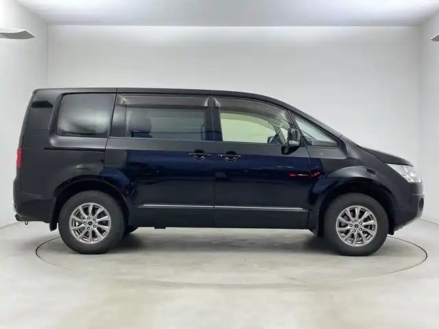 三菱 デリカＤ：５ D－Power package 新潟県 2017(平29)年 7.7万km ダイヤモンドブラックマイカ ヒッチメンバー/ディーラー純正メモリナビ/(GCX777W)/(CD.DVD.フルセグ.Bluetooth)/バックカメラ/革巻きステアリング/パドルシフト/キセノンオートライト/フォグランプ/両側パワースライドドア/前後ドライブレコーダー/前席シートヒーター/電動格納ミラー/純正フロアマット/スマートキー