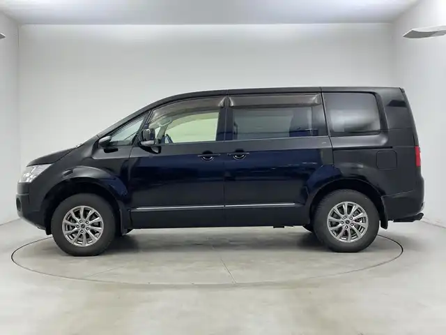 三菱 デリカＤ：５ D－Power package 新潟県 2017(平29)年 7.7万km ダイヤモンドブラックマイカ ヒッチメンバー/ディーラー純正メモリナビ/(GCX777W)/(CD.DVD.フルセグ.Bluetooth)/バックカメラ/革巻きステアリング/パドルシフト/キセノンオートライト/フォグランプ/両側パワースライドドア/前後ドライブレコーダー/前席シートヒーター/電動格納ミラー/純正フロアマット/スマートキー