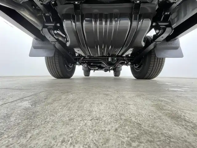 トヨタ ランドクルーザー AX 千葉県 2025(令7)年 0.1千km スーパーホワイトⅡ 登録済未使用車/登録時の走行距離：18km/ワンオーナー/寒冷地仕様/トヨタセーフティセンス/1)プリクラッシュセーフティ/2)レーンディパーチャーアラート/3)オートマチックハイビーム/4)ロードサインアシスト/5)発進遅れ告知機能/電動デフロック（F/R）/デュアルモードオートマチックロッキングハブ/Bi-ｂeamLEDヘッドランプ/LEDフォグランプ/背面スペアタイヤ/ダウンヒルアシストコントロール/ヒルスタートアシストコントロール/ドライブスタートコントロール/クルーズコントロール/ヘッドライトレベライザー/12シガーソケット