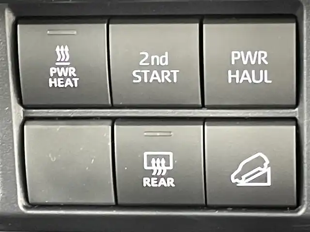 トヨタ ランドクルーザー AX 千葉県 2025(令7)年 0.1千km スーパーホワイトⅡ 登録済未使用車/登録時の走行距離：18km/ワンオーナー/寒冷地仕様/トヨタセーフティセンス/1)プリクラッシュセーフティ/2)レーンディパーチャーアラート/3)オートマチックハイビーム/4)ロードサインアシスト/5)発進遅れ告知機能/電動デフロック（F/R）/デュアルモードオートマチックロッキングハブ/Bi-ｂeamLEDヘッドランプ/LEDフォグランプ/背面スペアタイヤ/ダウンヒルアシストコントロール/ヒルスタートアシストコントロール/ドライブスタートコントロール/クルーズコントロール/ヘッドライトレベライザー/12シガーソケット