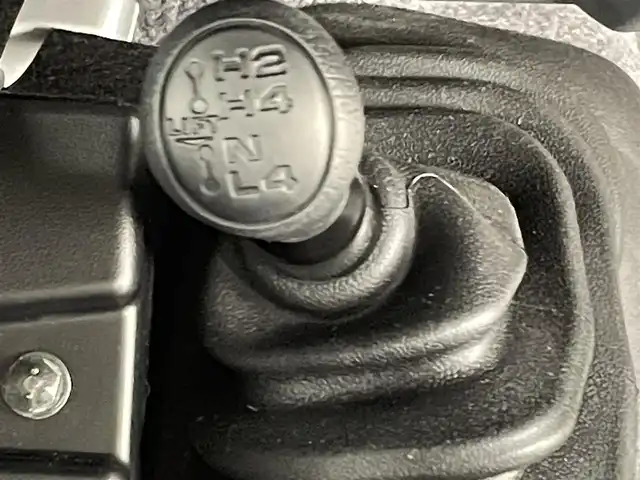 トヨタ ランドクルーザー AX 千葉県 2025(令7)年 0.1千km スーパーホワイトⅡ 登録済未使用車/登録時の走行距離：18km/ワンオーナー/寒冷地仕様/トヨタセーフティセンス/1)プリクラッシュセーフティ/2)レーンディパーチャーアラート/3)オートマチックハイビーム/4)ロードサインアシスト/5)発進遅れ告知機能/電動デフロック（F/R）/デュアルモードオートマチックロッキングハブ/Bi-ｂeamLEDヘッドランプ/LEDフォグランプ/背面スペアタイヤ/ダウンヒルアシストコントロール/ヒルスタートアシストコントロール/ドライブスタートコントロール/クルーズコントロール/ヘッドライトレベライザー/12シガーソケット