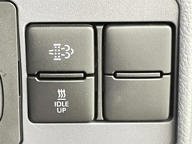 トヨタ ランドクルーザー AX 千葉県 2025(令7)年 0.1千km スーパーホワイトⅡ 登録済未使用車/登録時の走行距離：18km/ワンオーナー/寒冷地仕様/トヨタセーフティセンス/1)プリクラッシュセーフティ/2)レーンディパーチャーアラート/3)オートマチックハイビーム/4)ロードサインアシスト/5)発進遅れ告知機能/電動デフロック（F/R）/デュアルモードオートマチックロッキングハブ/Bi-ｂeamLEDヘッドランプ/LEDフォグランプ/背面スペアタイヤ/ダウンヒルアシストコントロール/ヒルスタートアシストコントロール/ドライブスタートコントロール/クルーズコントロール/ヘッドライトレベライザー/12シガーソケット