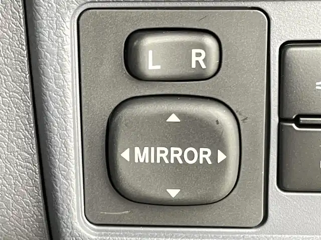 トヨタ ランドクルーザー AX 千葉県 2025(令7)年 0.1千km スーパーホワイトⅡ 登録済未使用車/登録時の走行距離：18km/ワンオーナー/寒冷地仕様/トヨタセーフティセンス/1)プリクラッシュセーフティ/2)レーンディパーチャーアラート/3)オートマチックハイビーム/4)ロードサインアシスト/5)発進遅れ告知機能/電動デフロック（F/R）/デュアルモードオートマチックロッキングハブ/Bi-ｂeamLEDヘッドランプ/LEDフォグランプ/背面スペアタイヤ/ダウンヒルアシストコントロール/ヒルスタートアシストコントロール/ドライブスタートコントロール/クルーズコントロール/ヘッドライトレベライザー/12シガーソケット