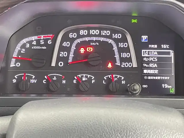 トヨタ ランドクルーザー AX 千葉県 2025(令7)年 0.1千km スーパーホワイトⅡ 登録済未使用車/登録時の走行距離：18km/ワンオーナー/寒冷地仕様/トヨタセーフティセンス/1)プリクラッシュセーフティ/2)レーンディパーチャーアラート/3)オートマチックハイビーム/4)ロードサインアシスト/5)発進遅れ告知機能/電動デフロック（F/R）/デュアルモードオートマチックロッキングハブ/Bi-ｂeamLEDヘッドランプ/LEDフォグランプ/背面スペアタイヤ/ダウンヒルアシストコントロール/ヒルスタートアシストコントロール/ドライブスタートコントロール/クルーズコントロール/ヘッドライトレベライザー/12シガーソケット