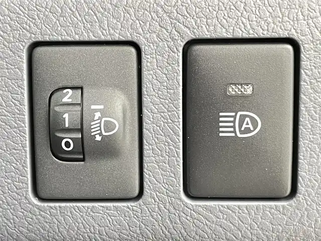 トヨタ ランドクルーザー AX 千葉県 2025(令7)年 0.1千km スーパーホワイトⅡ 登録済未使用車/登録時の走行距離：18km/ワンオーナー/寒冷地仕様/トヨタセーフティセンス/1)プリクラッシュセーフティ/2)レーンディパーチャーアラート/3)オートマチックハイビーム/4)ロードサインアシスト/5)発進遅れ告知機能/電動デフロック（F/R）/デュアルモードオートマチックロッキングハブ/Bi-ｂeamLEDヘッドランプ/LEDフォグランプ/背面スペアタイヤ/ダウンヒルアシストコントロール/ヒルスタートアシストコントロール/ドライブスタートコントロール/クルーズコントロール/ヘッドライトレベライザー/12シガーソケット