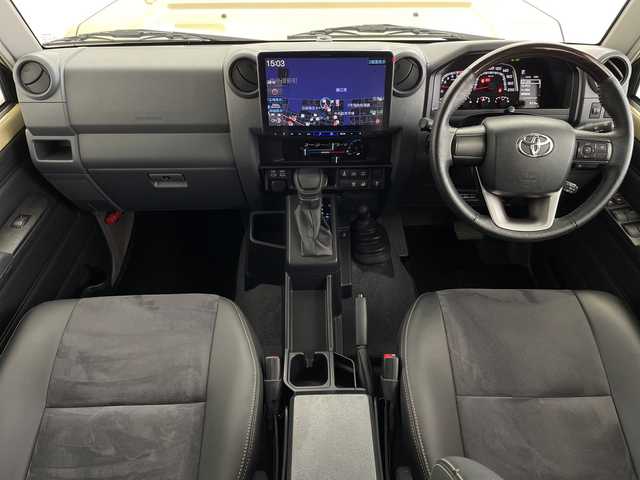 トヨタ ランドクルーザー AX 鹿児島県 2024(令6)年 2.4万km ベージュ アルパイン製ナビ/（フルセグ/Bluetooth）　/クルーズコントロール　/バックカメラ　/ＥＴＣ　/前後ドライブレコーダー　/オートハイビーム　/レーンディパーチャーアラート　/純正フロアマット　/ＬＥＤヘッドライト　/h祖い純正ＡＷ　/ダウンヒルアシストコントロール/電動格納ミラー/リモコンキー