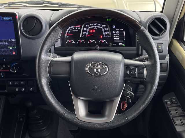 トヨタ ランドクルーザー AX 鹿児島県 2024(令6)年 2.4万km ベージュ アルパイン製ナビ/（フルセグ/Bluetooth）　/クルーズコントロール　/バックカメラ　/ＥＴＣ　/前後ドライブレコーダー　/オートハイビーム　/レーンディパーチャーアラート　/純正フロアマット　/ＬＥＤヘッドライト　/h祖い純正ＡＷ　/ダウンヒルアシストコントロール/電動格納ミラー/リモコンキー