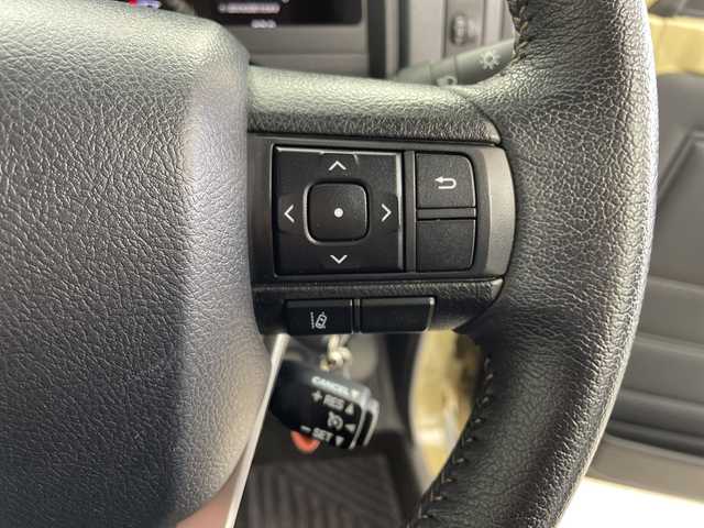 トヨタ ランドクルーザー AX 鹿児島県 2024(令6)年 2.4万km ベージュ アルパイン製ナビ/（フルセグ/Bluetooth）　/クルーズコントロール　/バックカメラ　/ＥＴＣ　/前後ドライブレコーダー　/オートハイビーム　/レーンディパーチャーアラート　/純正フロアマット　/ＬＥＤヘッドライト　/h祖い純正ＡＷ　/ダウンヒルアシストコントロール/電動格納ミラー/リモコンキー