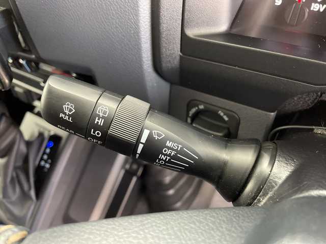 トヨタ ランドクルーザー AX 鹿児島県 2024(令6)年 2.4万km ベージュ アルパイン製ナビ/（フルセグ/Bluetooth）　/クルーズコントロール　/バックカメラ　/ＥＴＣ　/前後ドライブレコーダー　/オートハイビーム　/レーンディパーチャーアラート　/純正フロアマット　/ＬＥＤヘッドライト　/h祖い純正ＡＷ　/ダウンヒルアシストコントロール/電動格納ミラー/リモコンキー