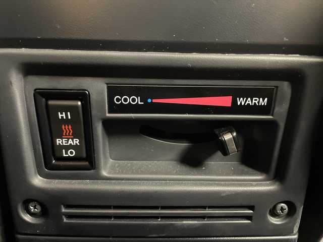 トヨタ ランドクルーザー AX 鹿児島県 2024(令6)年 2.4万km ベージュ アルパイン製ナビ/（フルセグ/Bluetooth）　/クルーズコントロール　/バックカメラ　/ＥＴＣ　/前後ドライブレコーダー　/オートハイビーム　/レーンディパーチャーアラート　/純正フロアマット　/ＬＥＤヘッドライト　/h祖い純正ＡＷ　/ダウンヒルアシストコントロール/電動格納ミラー/リモコンキー