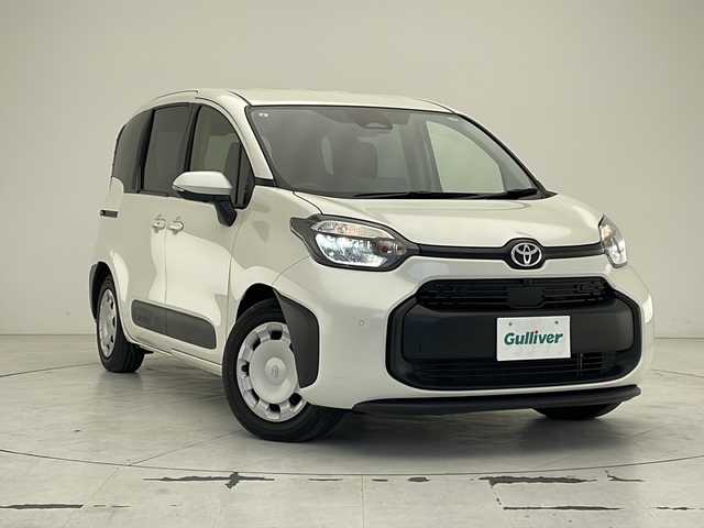 トヨタ シエンタ ハイブリッド G 沖縄県 2023(令5)年 2.4万km ホワイトパールクリスタルシャイン 純正８型ディスプレイオーディオ/　(Bluetooth FM/AM)/アラウンドビューモニター　/両側パワースライドドア　/ＬＥＤヘッドライト　/アダプティブクルーズコントロール　/プッシュスタート　/スマートキー　　/スペアキー/レーンキープアシスト/オートライト/オートマチックハイビーム/ETC