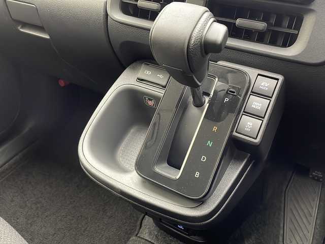 トヨタ シエンタ ハイブリッド G 沖縄県 2023(令5)年 2.4万km ホワイトパールクリスタルシャイン 純正８型ディスプレイオーディオ/　(Bluetooth FM/AM)/アラウンドビューモニター　/両側パワースライドドア　/ＬＥＤヘッドライト　/アダプティブクルーズコントロール　/プッシュスタート　/スマートキー　　/スペアキー/レーンキープアシスト/オートライト/オートマチックハイビーム/ETC