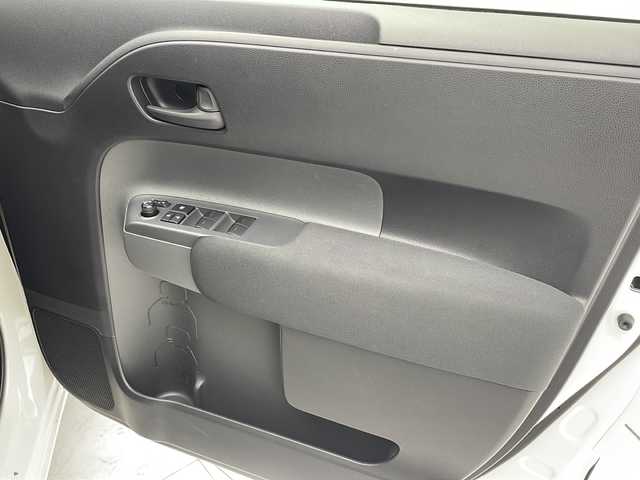 トヨタ シエンタ ハイブリッド G 沖縄県 2023(令5)年 2.4万km ホワイトパールクリスタルシャイン 純正８型ディスプレイオーディオ/　(Bluetooth FM/AM)/アラウンドビューモニター　/両側パワースライドドア　/ＬＥＤヘッドライト　/アダプティブクルーズコントロール　/プッシュスタート　/スマートキー　　/スペアキー/レーンキープアシスト/オートライト/オートマチックハイビーム/ETC