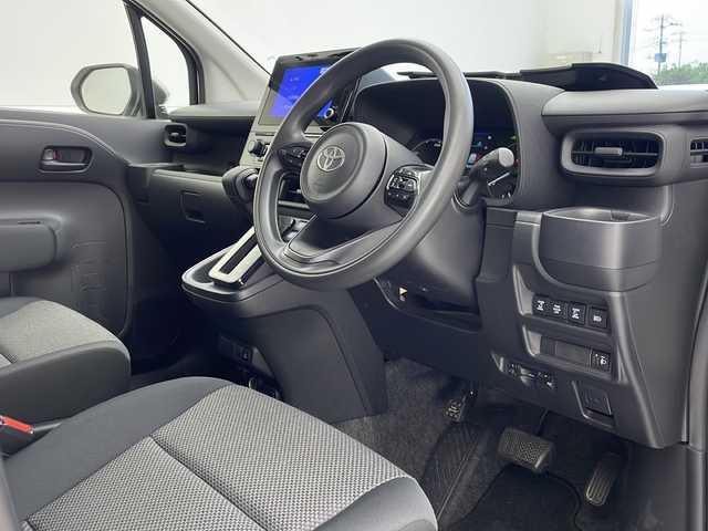 トヨタ シエンタ ハイブリッド G 沖縄県 2023(令5)年 2.4万km ホワイトパールクリスタルシャイン 純正８型ディスプレイオーディオ/　(Bluetooth FM/AM)/アラウンドビューモニター　/両側パワースライドドア　/ＬＥＤヘッドライト　/アダプティブクルーズコントロール　/プッシュスタート　/スマートキー　　/スペアキー/レーンキープアシスト/オートライト/オートマチックハイビーム/ETC