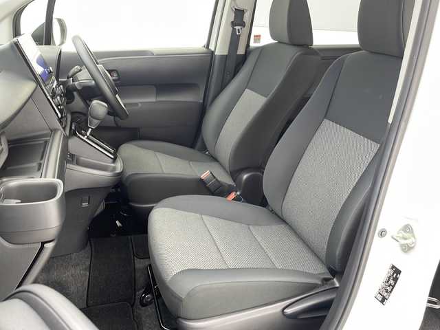 トヨタ シエンタ ハイブリッド G 沖縄県 2023(令5)年 2.4万km ホワイトパールクリスタルシャイン 純正８型ディスプレイオーディオ/　(Bluetooth FM/AM)/アラウンドビューモニター　/両側パワースライドドア　/ＬＥＤヘッドライト　/アダプティブクルーズコントロール　/プッシュスタート　/スマートキー　　/スペアキー/レーンキープアシスト/オートライト/オートマチックハイビーム/ETC