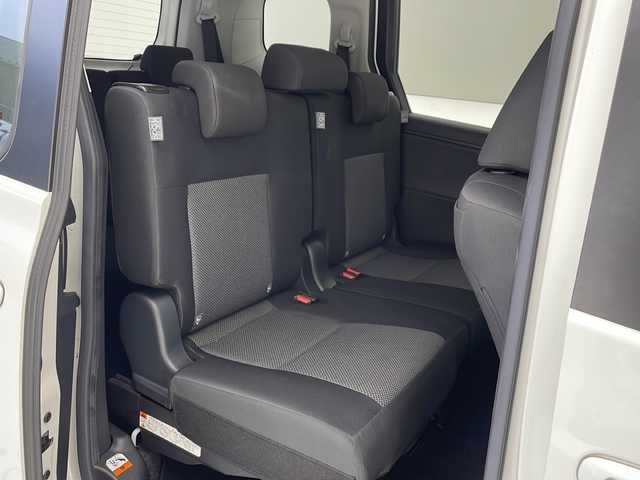 トヨタ シエンタ ハイブリッド G 沖縄県 2023(令5)年 2.4万km ホワイトパールクリスタルシャイン 純正８型ディスプレイオーディオ/　(Bluetooth FM/AM)/アラウンドビューモニター　/両側パワースライドドア　/ＬＥＤヘッドライト　/アダプティブクルーズコントロール　/プッシュスタート　/スマートキー　　/スペアキー/レーンキープアシスト/オートライト/オートマチックハイビーム/ETC