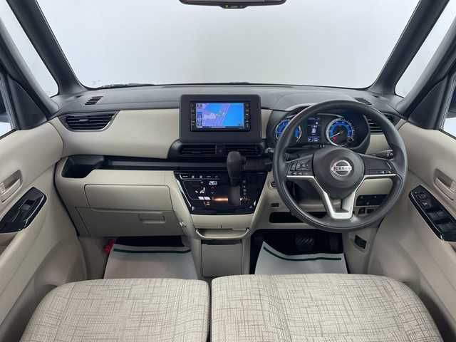 日産 ルークス X 鹿児島県 2021(令3)年 4.3万km スターリングシルバーM 純正SDナビ/（AM/FM/CD/Bluetooth/フルセグ）/アラウンドビューモニター/片側パワースライドドア/ETC/ドライブレコーダー/エマージェンシーブレーキ/コーナーセンサー/ステアリングリモコン/純正フロアマット/スマートキー/アイドリングストップ