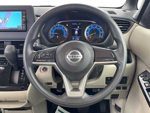 日産 ルークス X 鹿児島県 2021(令3)年 4.3万km スターリングシルバーM 純正SDナビ/（AM/FM/CD/Bluetooth/フルセグ）/アラウンドビューモニター/片側パワースライドドア/ETC/ドライブレコーダー/エマージェンシーブレーキ/コーナーセンサー/ステアリングリモコン/純正フロアマット/スマートキー/アイドリングストップ