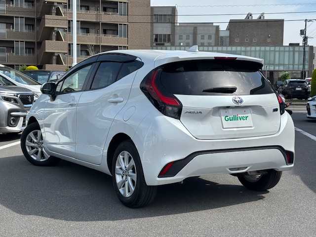 トヨタ アクア Z 長野県 2022(令4)年 1.2万km プラチナホワイトパールマイカ 純正10.5インチディスプレイオーディオ・Bluetooth/バックカメラ・全方位カメラ/ETC/クルーズコントロール/AC１００V/革巻きステアリング/ステアリングスイッチ/ウィンカードアミラー/クリアランスソナー/LEDヘッドライト/オートライト/オートマチックハイビーム/衝突軽減システム/純正アルミ/フロアマット/パーキングアシスト