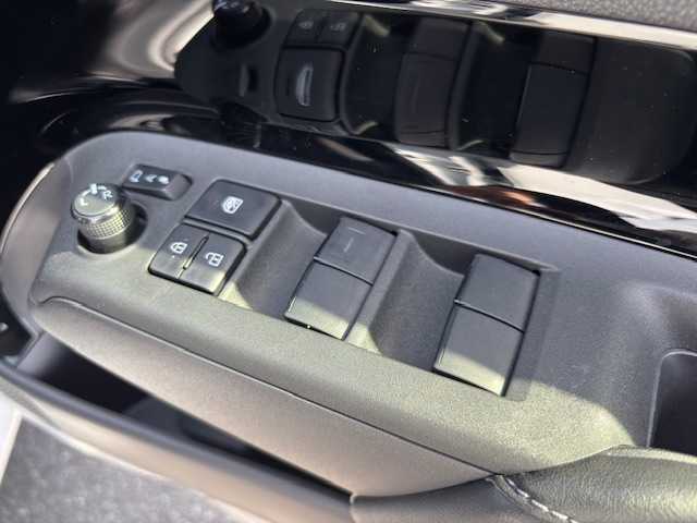 トヨタ アクア Z 長野県 2022(令4)年 1.2万km プラチナホワイトパールマイカ 純正10.5インチディスプレイオーディオ・Bluetooth/バックカメラ・全方位カメラ/ETC/クルーズコントロール/AC１００V/革巻きステアリング/ステアリングスイッチ/ウィンカードアミラー/クリアランスソナー/LEDヘッドライト/オートライト/オートマチックハイビーム/衝突軽減システム/純正アルミ/フロアマット/パーキングアシスト