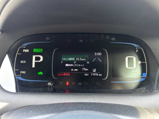 トヨタ アクア Z 長野県 2022(令4)年 1.2万km プラチナホワイトパールマイカ 純正10.5インチディスプレイオーディオ・Bluetooth/バックカメラ・全方位カメラ/ETC/クルーズコントロール/AC１００V/革巻きステアリング/ステアリングスイッチ/ウィンカードアミラー/クリアランスソナー/LEDヘッドライト/オートライト/オートマチックハイビーム/衝突軽減システム/純正アルミ/フロアマット/パーキングアシスト