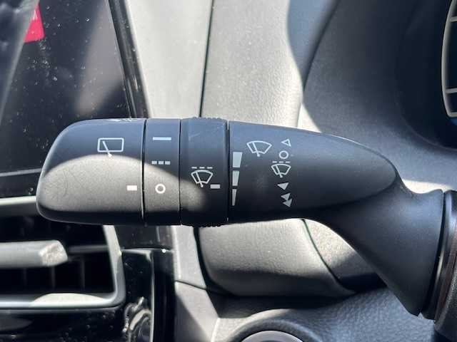 トヨタ アクア Z 長野県 2022(令4)年 1.2万km プラチナホワイトパールマイカ 純正10.5インチディスプレイオーディオ・Bluetooth/バックカメラ・全方位カメラ/ETC/クルーズコントロール/AC１００V/革巻きステアリング/ステアリングスイッチ/ウィンカードアミラー/クリアランスソナー/LEDヘッドライト/オートライト/オートマチックハイビーム/衝突軽減システム/純正アルミ/フロアマット/パーキングアシスト
