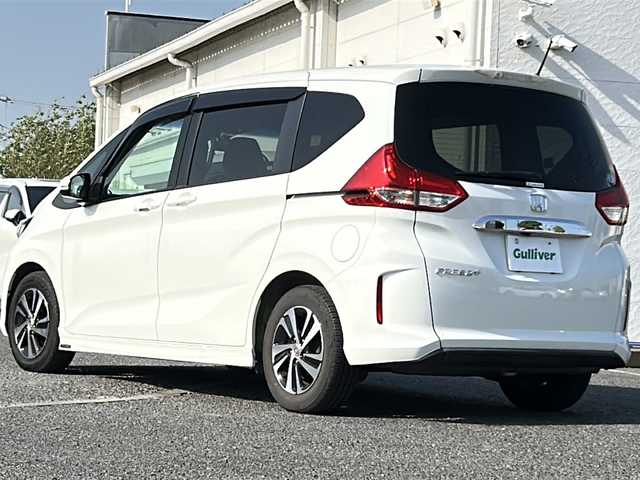 ホンダ フリード＋ G ホンダセンシング 千葉県 2017(平29)年 8万km ホワイトオーキッドパール ナビ　バックカメラ　レーンアシスト　ホンダセンシング　レーダークルーズ　ＥＴＣ　両側パワースライドドア　ドラレコ　ＢＴ　１５インチＡＷ　ＬＥＤライト　オートライト　モデューロエアロ　フォグライト