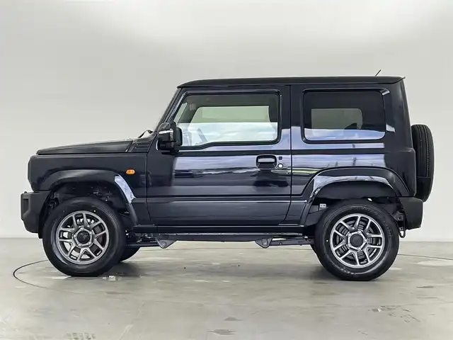 スズキ ジムニー XC 群馬県 2025(令7)年 0.1万km未満 ブルーイッシュブラックパール3 届出済未使用車　登録時走行距離16km/スズキセーフティサポート/・デュアルセンサーブレーキサポート/・車線逸脱警報機能/・ふらつき警報機能/・先行車発進お知らせ機能/・ハイビームアシスト/・標識認識/リヤパーキングセンサー/クルーズコントロール/前席シートヒーター/LEDヘッドライト/フォグランプ/純正16インチアルミホイール/ダウンヒルアシストコントロール/プッシュスタート/スマートキー