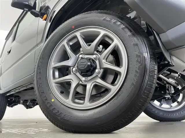 スズキ ジムニー XC 群馬県 2025(令7)年 0.1万km未満 ブルーイッシュブラックパール3 届出済未使用車　登録時走行距離16km/スズキセーフティサポート/・デュアルセンサーブレーキサポート/・車線逸脱警報機能/・ふらつき警報機能/・先行車発進お知らせ機能/・ハイビームアシスト/・標識認識/リヤパーキングセンサー/クルーズコントロール/前席シートヒーター/LEDヘッドライト/フォグランプ/純正16インチアルミホイール/ダウンヒルアシストコントロール/プッシュスタート/スマートキー
