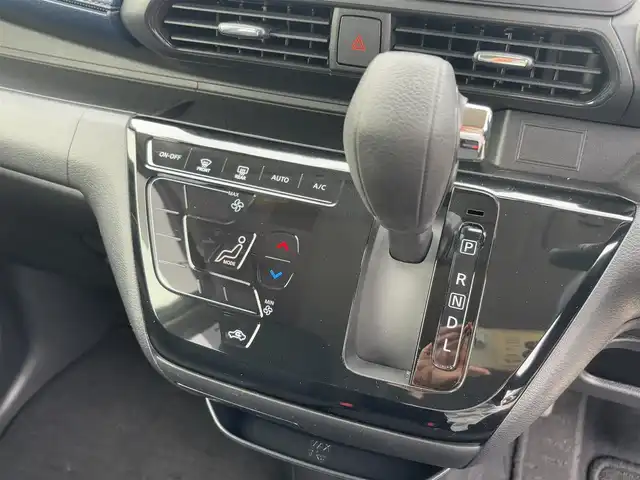 日産 デイズ ハイウェイスターG ターボ 徳島県 2020(令2)年 2.9万km ホワイトパール 純正７型SDナビゲーション（MJ119D-W）/AM/FM/Bluetooth/TV/USB/SD/iPod/WALKMAN/CD/バックカメラ/ナビ連動ドライブレコーダー/ETC/純正15インチアルミホイール/アイドリングストップ/ウィンカーミラー/純正フロアマット/コーナーセンサー/プッシュスタート/スマートキー/スペアキー/本革巻きステアリング/ドアバイザー/プッシュスタート/純正LEDヘッドライト/フォグライト/ヘッドライトレベリング/オートマッチックビーム/カーテンエアバック/取扱説明書