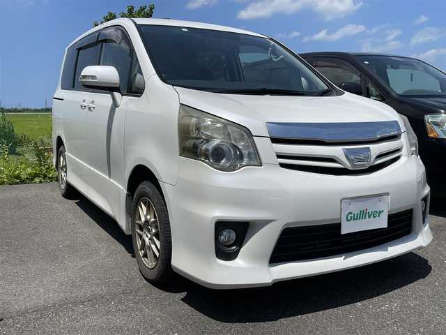 トヨタ ノア Si 新潟県 2010(平22)年 13.8万km ホワイトパールクリスタルシャイン 純正9インチフリップダウンモニター/両側パワースライドドア/バックカメラ/トヨタ純正ETC車載器/オートライト/フォグランプ/スペアキー/プッシュスタート
