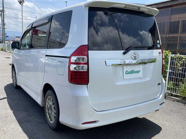 トヨタ ノア Si 新潟県 2010(平22)年 13.8万km ホワイトパールクリスタルシャイン 純正9インチフリップダウンモニター/両側パワースライドドア/バックカメラ/トヨタ純正ETC車載器/オートライト/フォグランプ/スペアキー/プッシュスタート