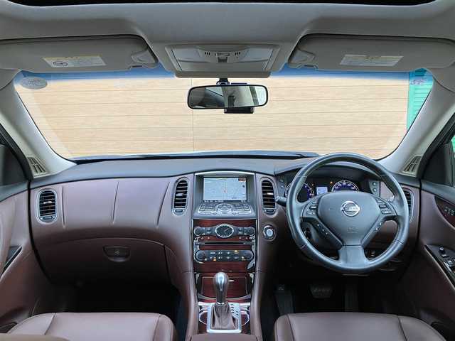 日産 スカイライン クロスオーバー 370GT Type P 埼玉県 2014(平26)年 4.6万km クリスタルホワイトパール 登録時45450km/ワンオーナー/サンルーフ/インテリジェントブレーキアシスト/ブラウンレザーシート/　・前席シートヒーター/　・前席パワーシート/　・運転席シートメモリー/純正メーカーHDDナビ/　・アラウンドビューモニター/　・BOSEサウンド/　・CARWINGS/　・フルセグTV/　・CD/DVD再生/　・Bluetooth接続/　・USB/VIDEO端子/前後ドライブレコーダー（COMTEC）/アダプティブクルーズコントロール/レーンデパーチャーワーニング/プッシュスタートボタン/インテリキー×2/純正18インチAW/革巻きステアリング/HIDヘッドライト/フォグライト/ルーフレール/保証書/取扱説明書/ナビ取扱説明書/整備記録簿（H28.R3.R5.R6）