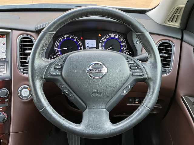 日産 スカイライン クロスオーバー 370GT Type P 埼玉県 2014(平26)年 4.6万km クリスタルホワイトパール 登録時45450km/ワンオーナー/サンルーフ/インテリジェントブレーキアシスト/ブラウンレザーシート/　・前席シートヒーター/　・前席パワーシート/　・運転席シートメモリー/純正メーカーHDDナビ/　・アラウンドビューモニター/　・BOSEサウンド/　・CARWINGS/　・フルセグTV/　・CD/DVD再生/　・Bluetooth接続/　・USB/VIDEO端子/前後ドライブレコーダー（COMTEC）/アダプティブクルーズコントロール/レーンデパーチャーワーニング/プッシュスタートボタン/インテリキー×2/純正18インチAW/革巻きステアリング/HIDヘッドライト/フォグライト/ルーフレール/保証書/取扱説明書/ナビ取扱説明書/整備記録簿（H28.R3.R5.R6）